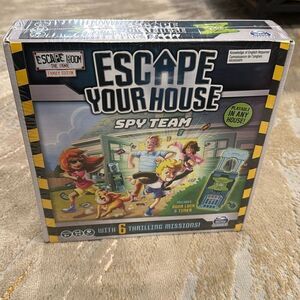 Spin Master Games ESCAPE YOUR HOUSE Spy Team Escape Room The Game Family Ed.